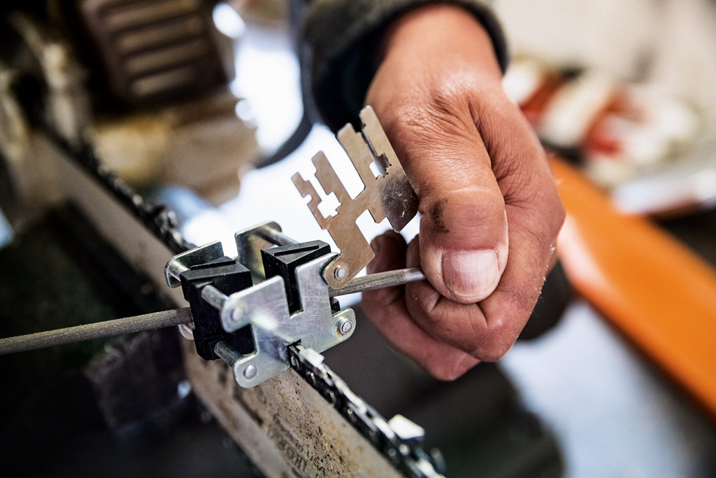 Przyrząd FG4 do pstrzenia łańcuchów o podziałce ,325"